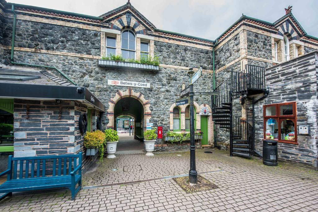 Alpine Apartments Snowdonia Betws-y-Coed Exterior photo